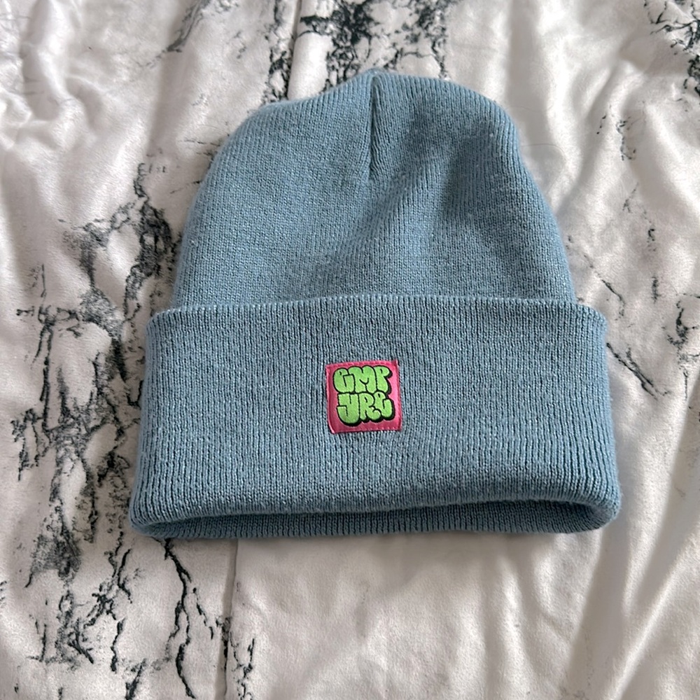 I’m selling this lovely hat